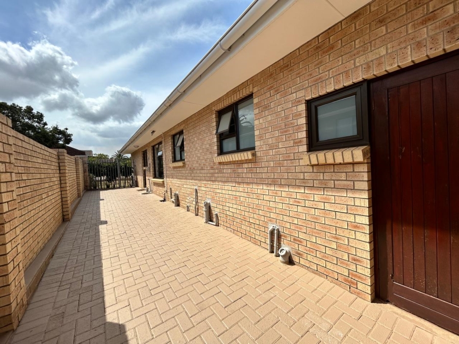 4 Bedroom Property for Sale in Wavecrest Eastern Cape